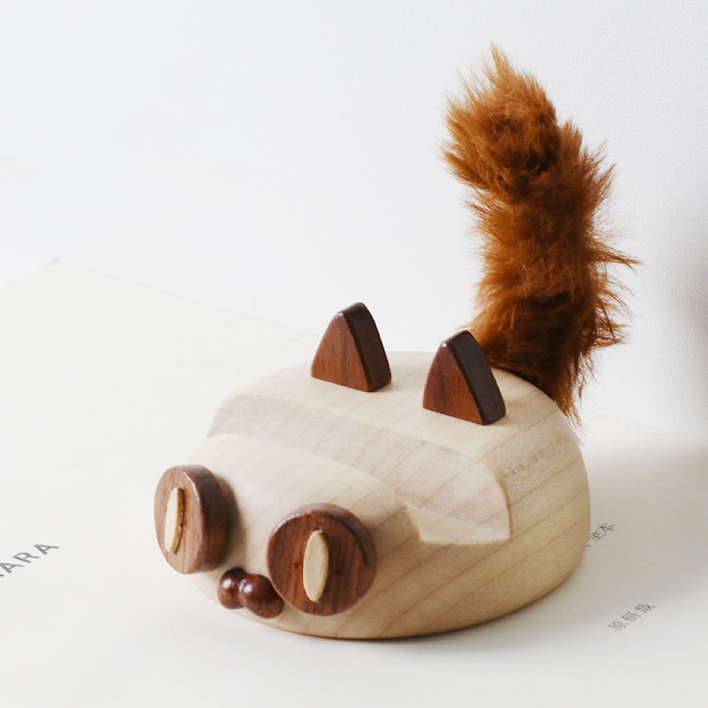 Peekaboo Cat Stand – Wooden Phone Holder