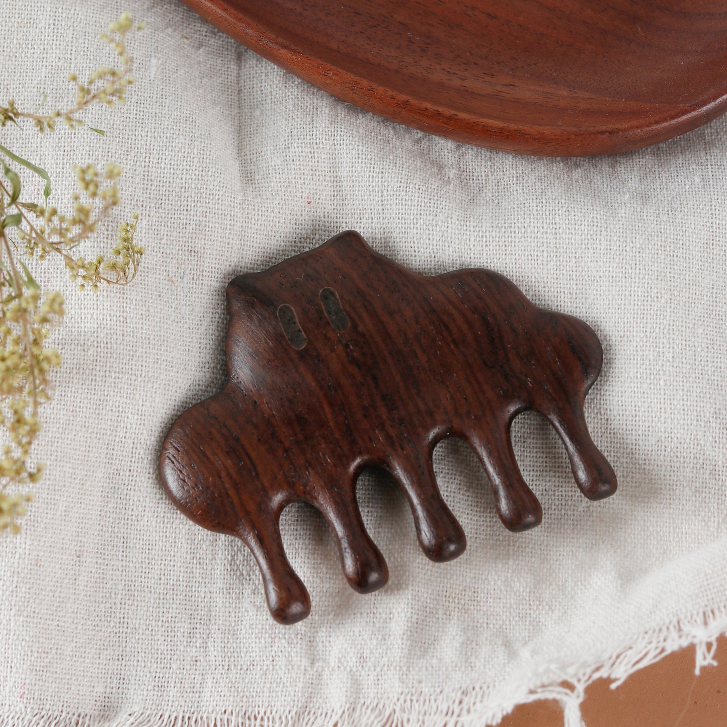 Cloud Monster – Wooden Palm Massager