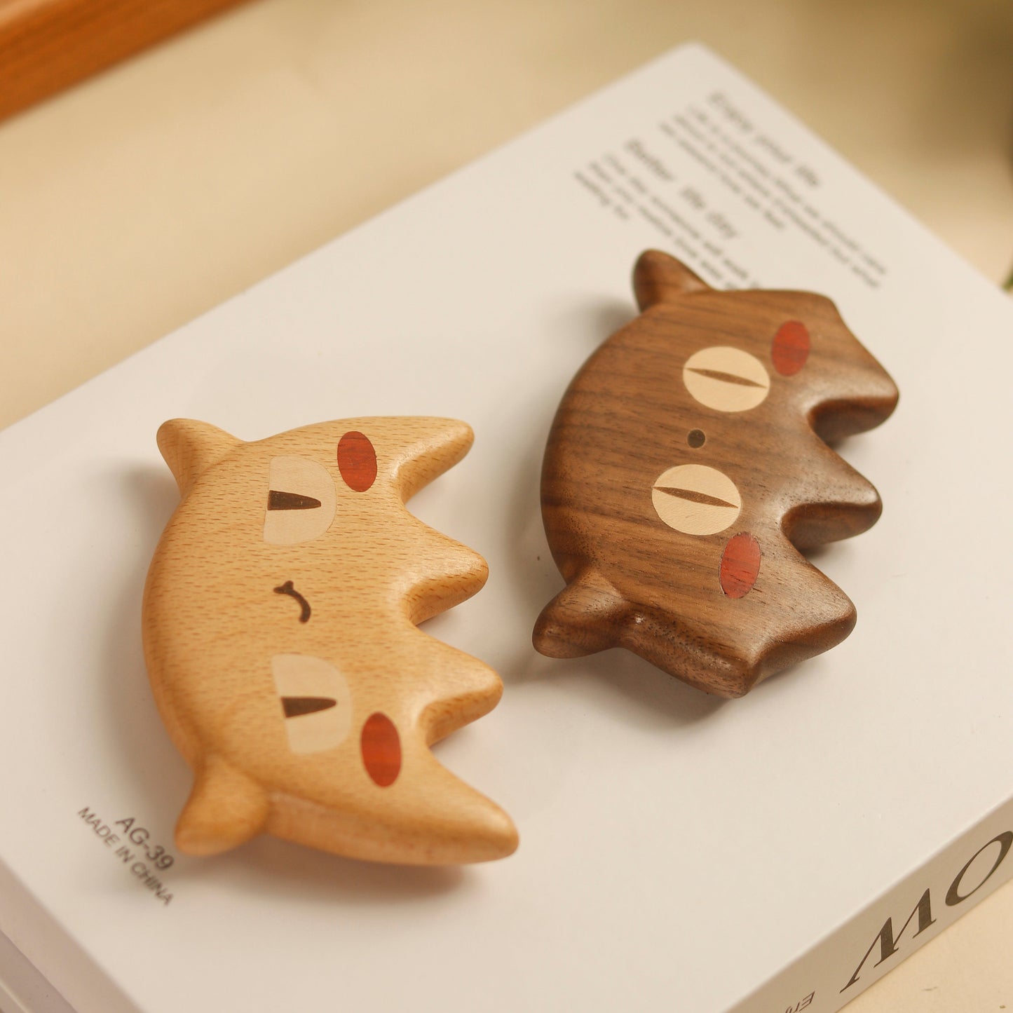 Day & Night Cat - Wooden Comb Head Massager