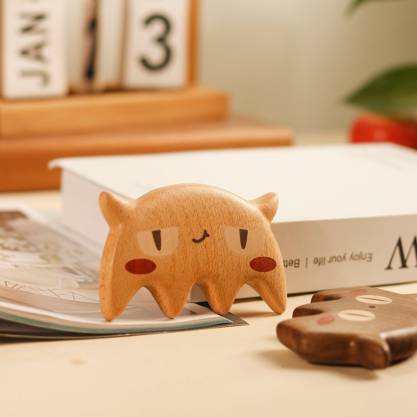 Day & Night Cat - Wooden Comb Head Massager