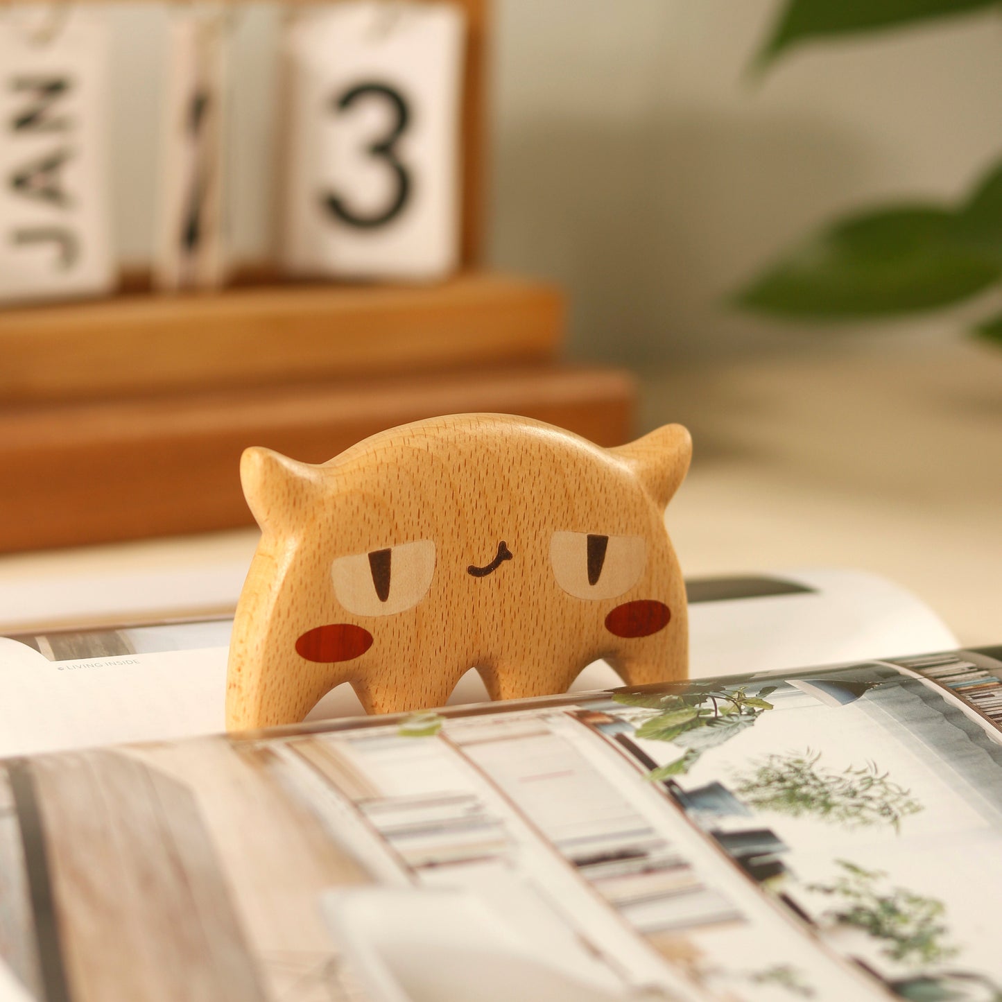 Day & Night Cat - Wooden Comb Head Massager