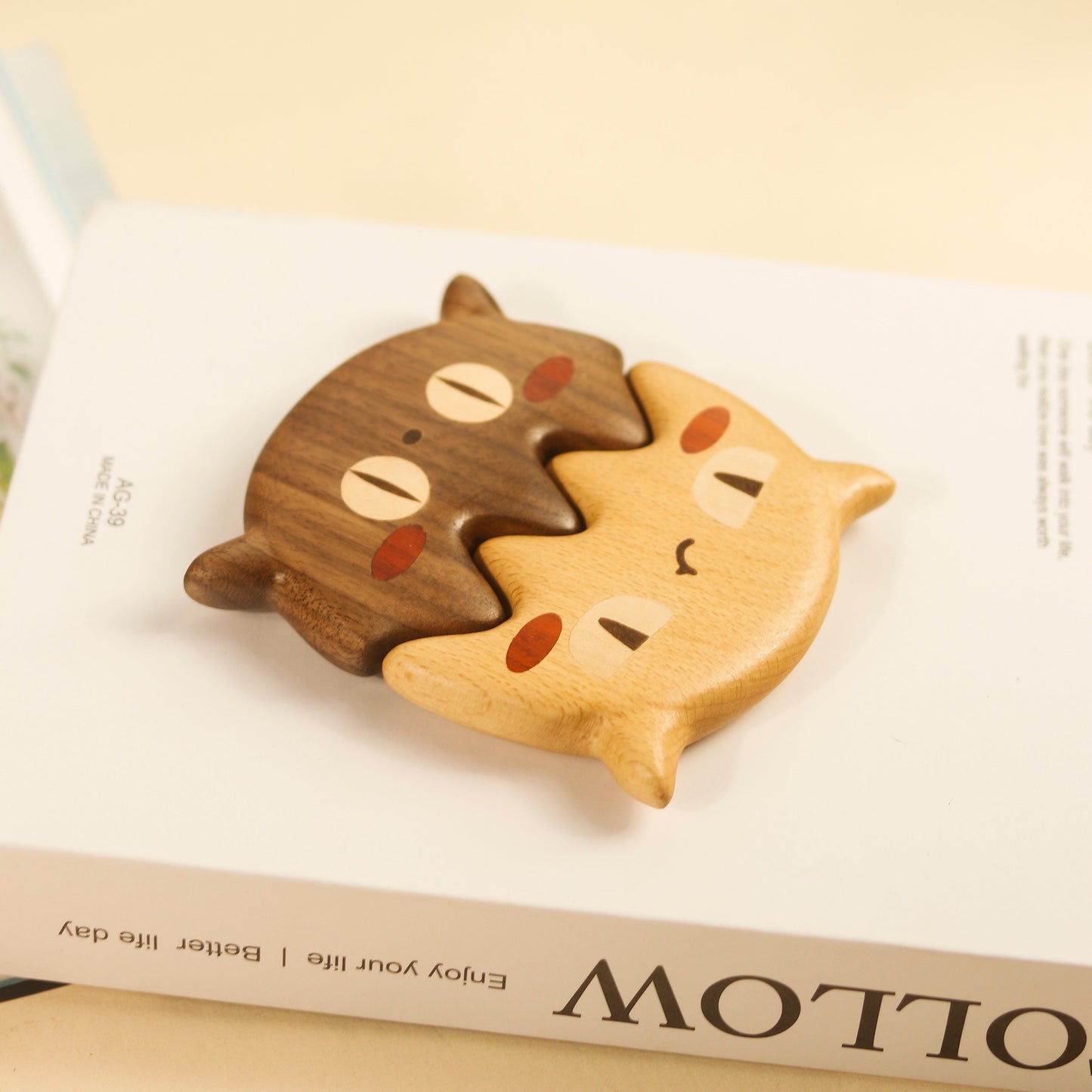 Day & Night Cat - Wooden Comb Head Massager