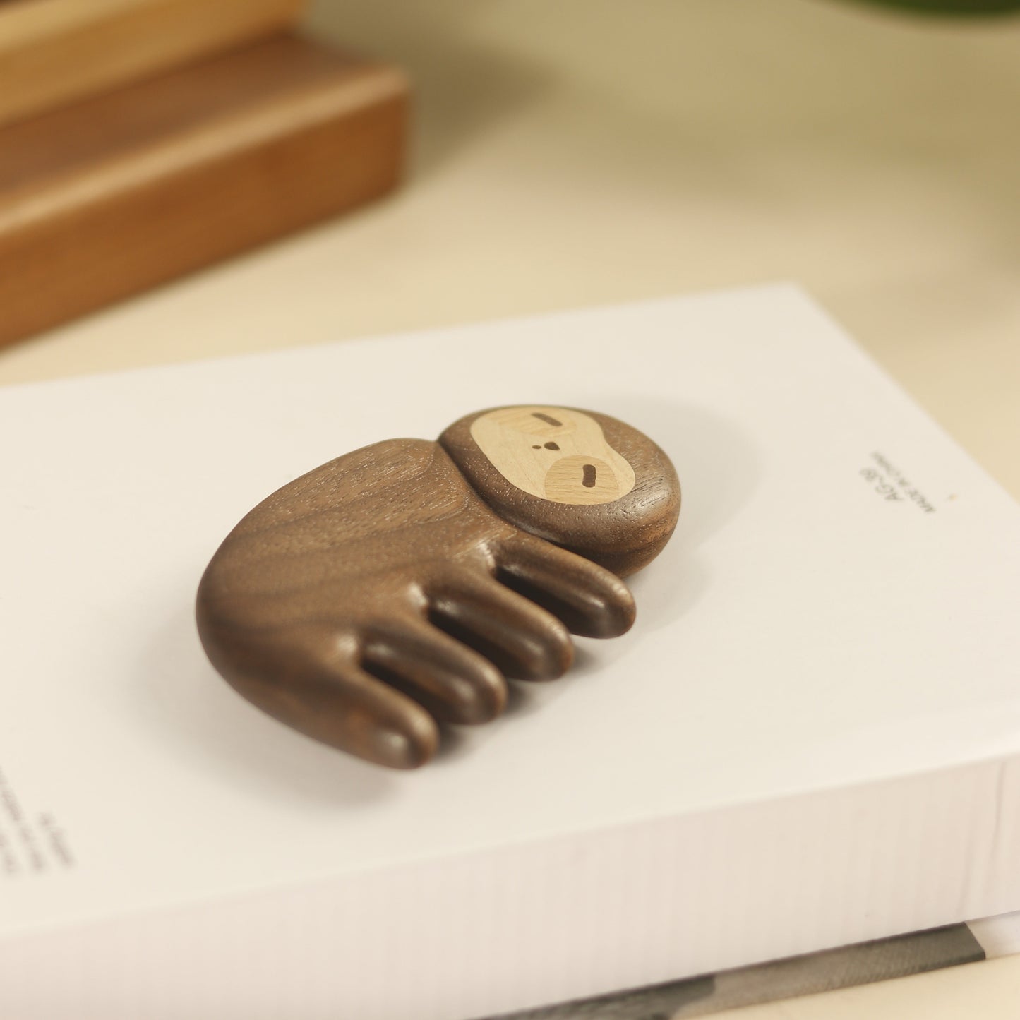 Slowpoke(Sloth) – Wooden Comb Head Massager