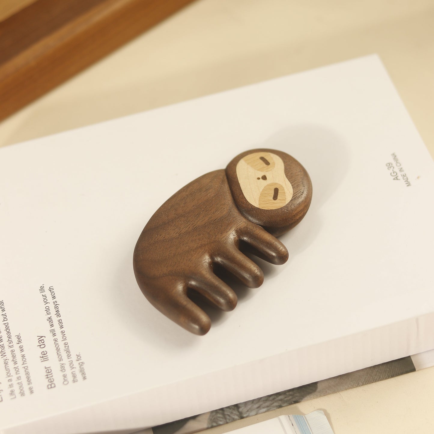 Slowpoke(Sloth) – Wooden Comb Head Massager