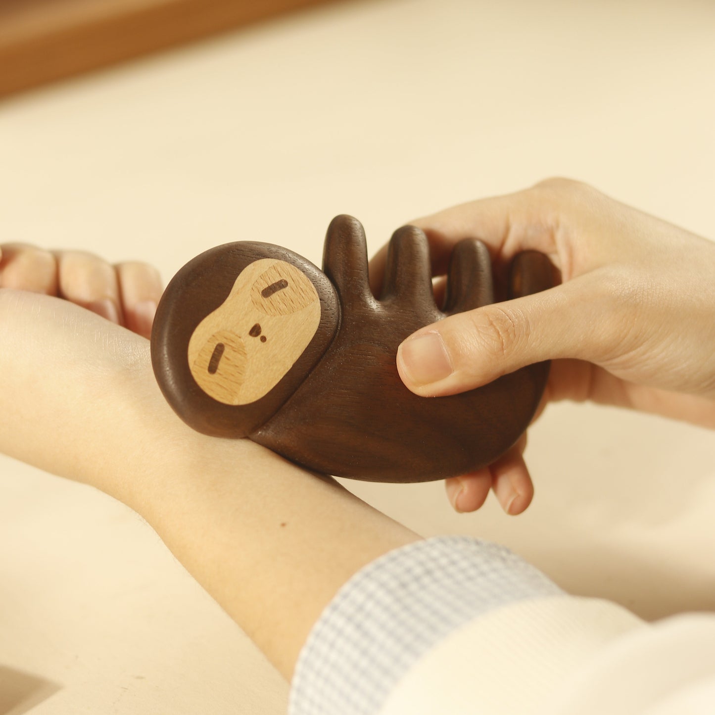 Slowpoke(Sloth) – Wooden Comb Head Massager