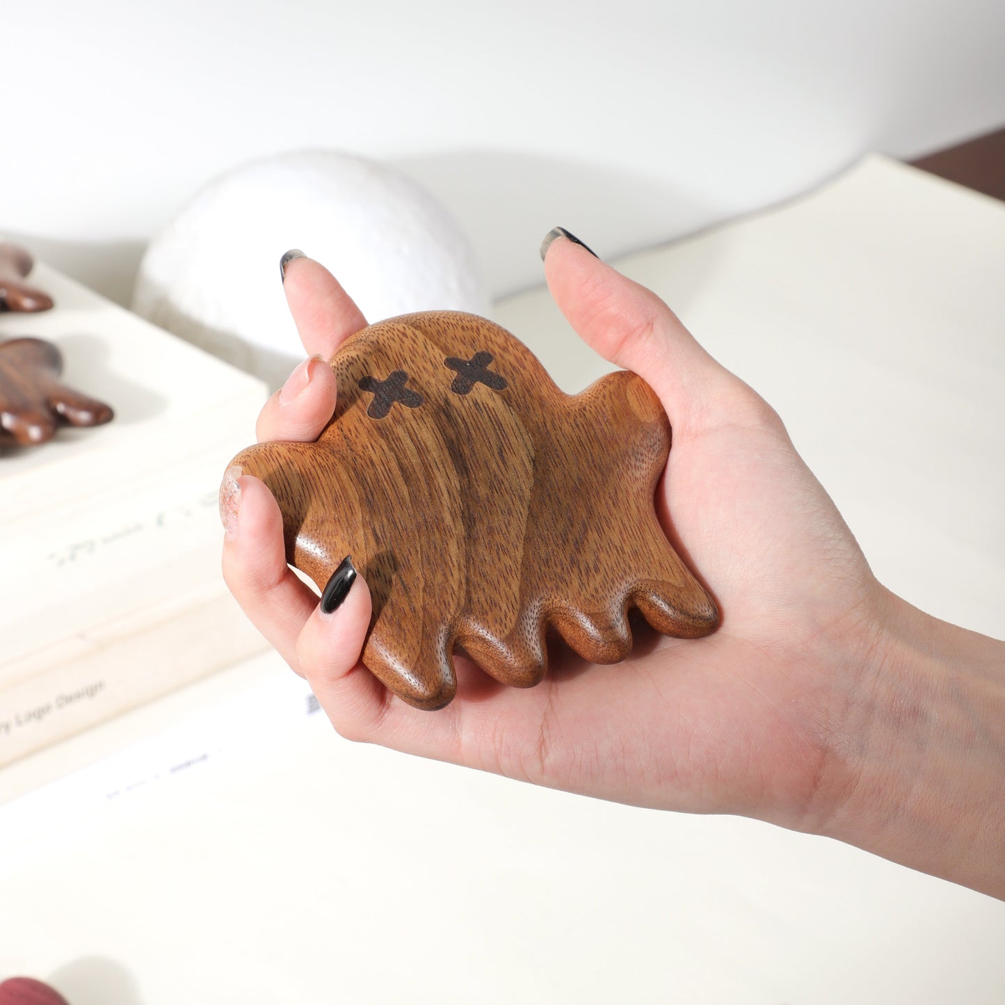 Boo & Gone – Wooden Comb Head Massager