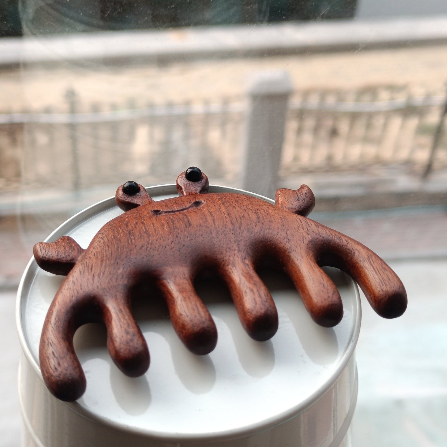 Crabbie – Wooden Comb Head Massager