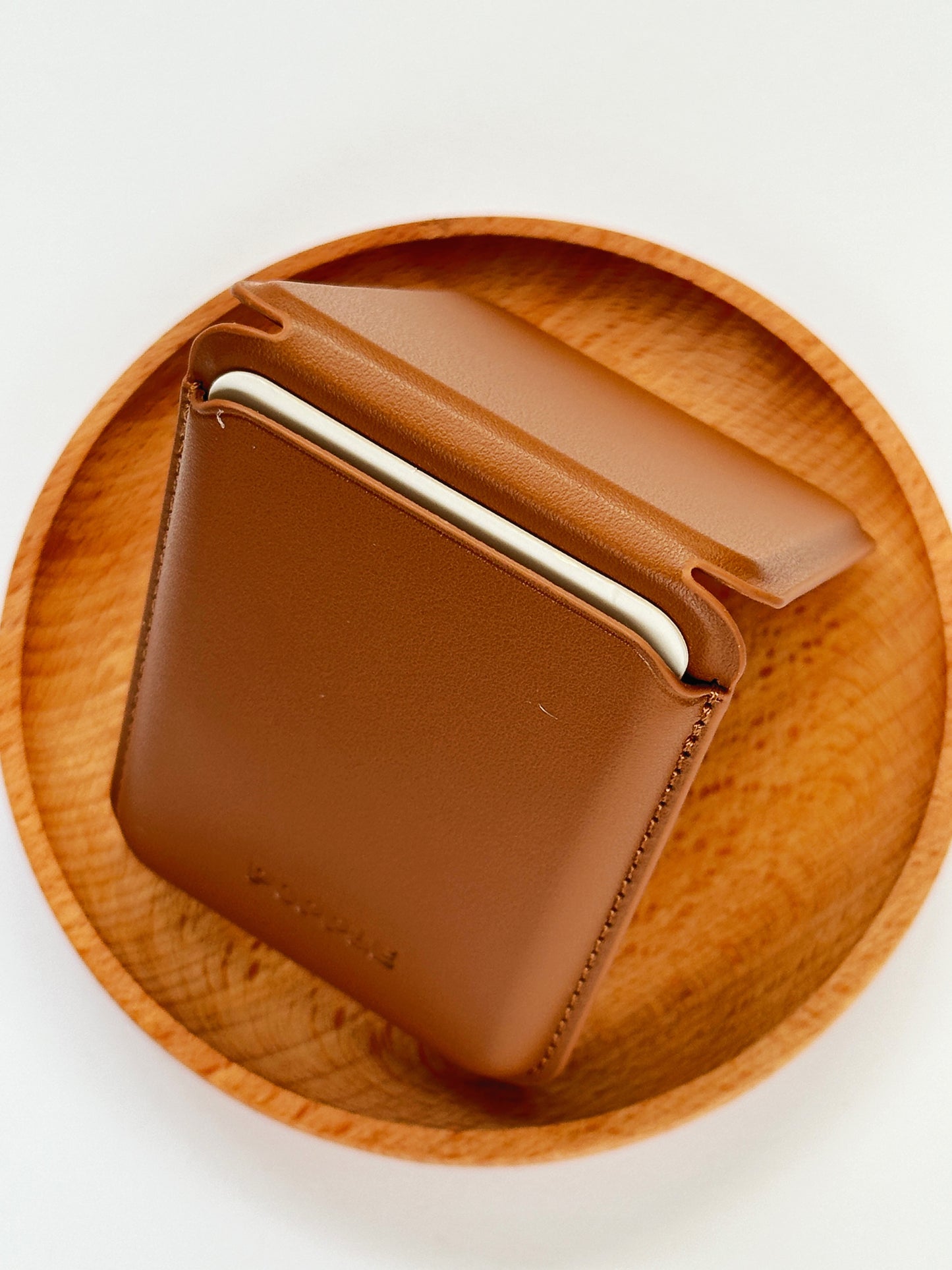 Magnetic Leather Card Wallet with Grip – Smooth Opening & Support Functionality | Popple Studio