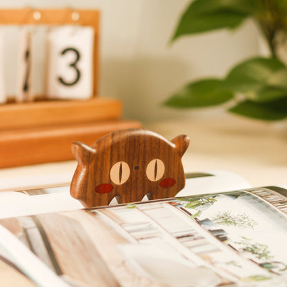 Day & Night Cat - Wooden Comb Head Massager