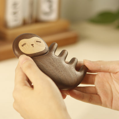 Slowpoke(Sloth) – Wooden Comb Head Massager